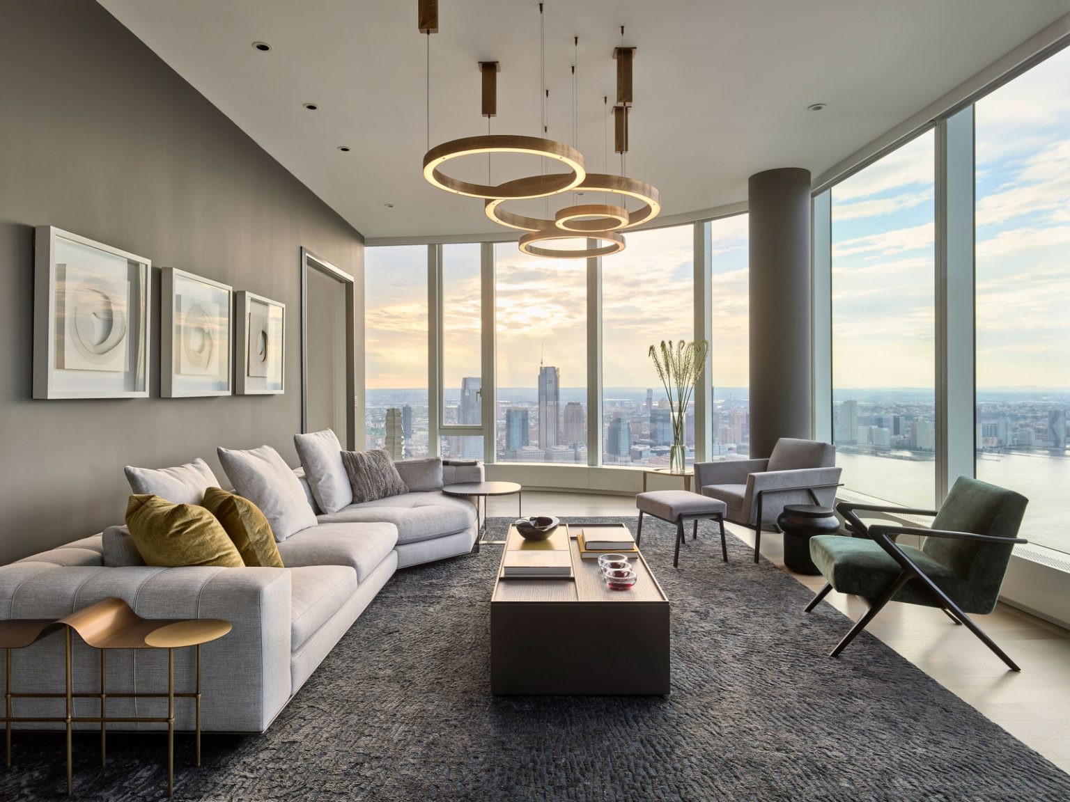 New York Apartment - Sky-High Visit in a Modern Interior Design
